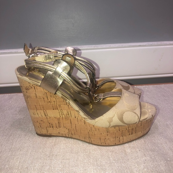 Coach Linden Ivory-Lt Khaki Open Toe plataform - Picture 2 of 11